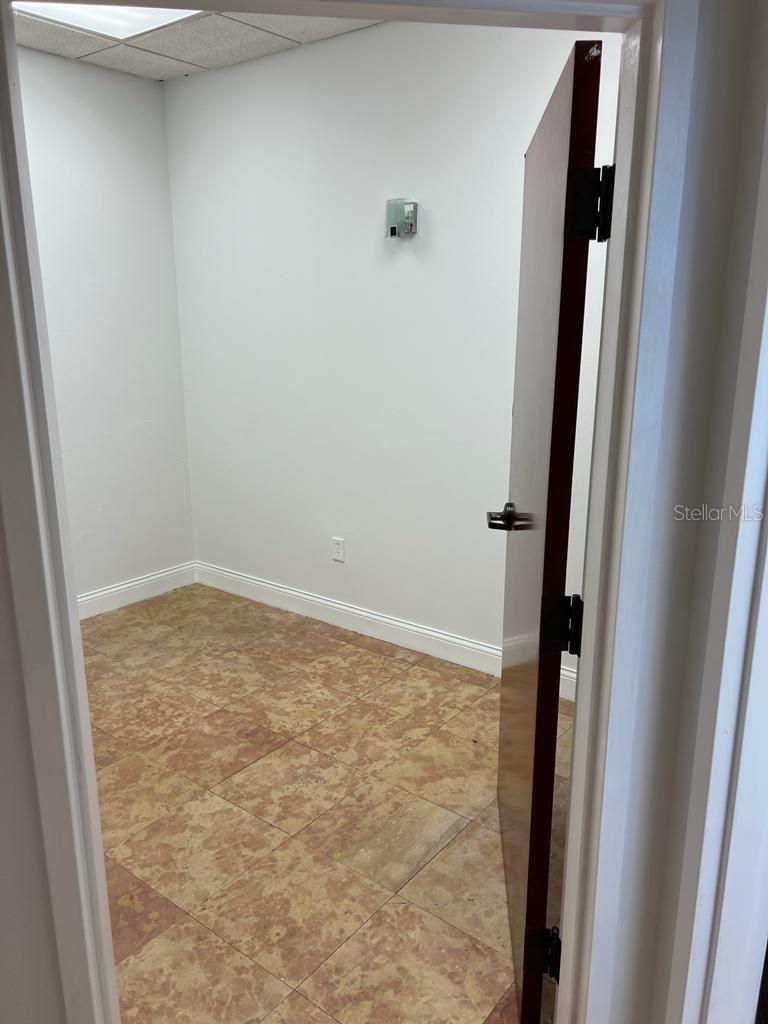 Image 9 of 15 For 4725 Sand Lake Road 212