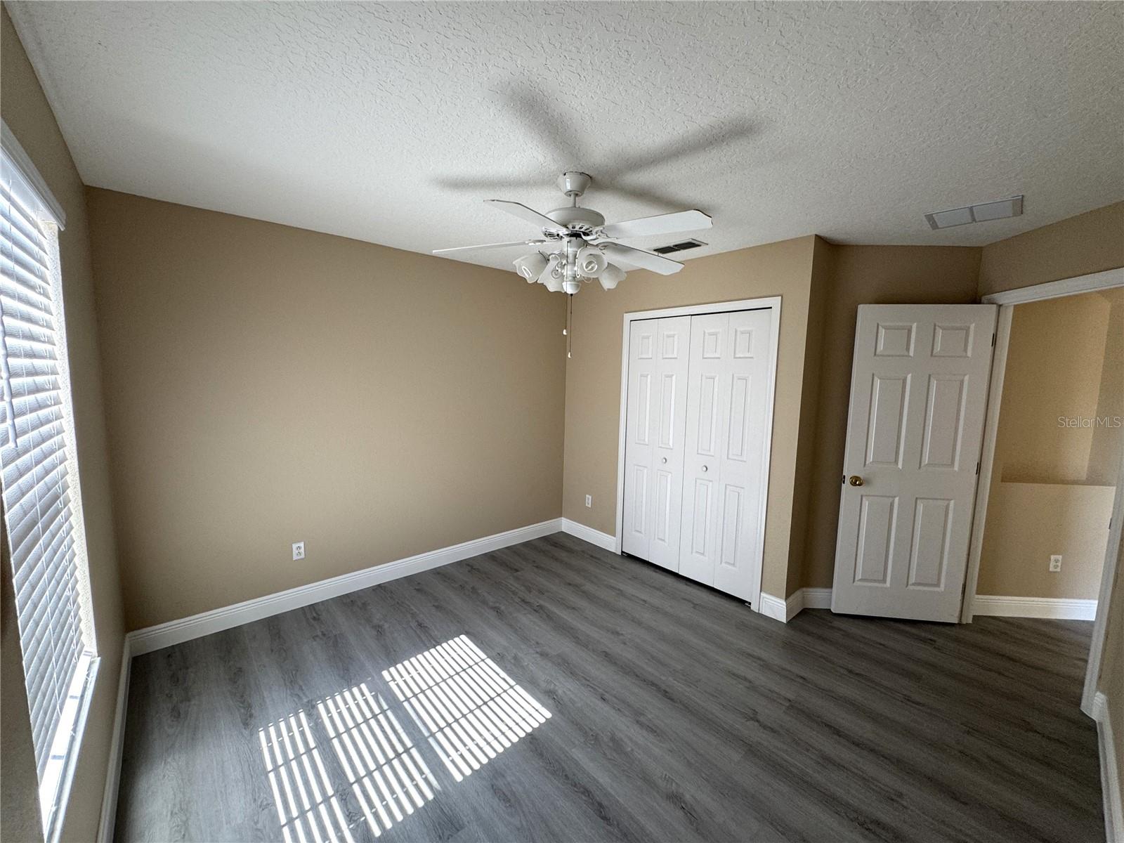 Image 11 of 19 For 5040 Walnut Ridge Drive