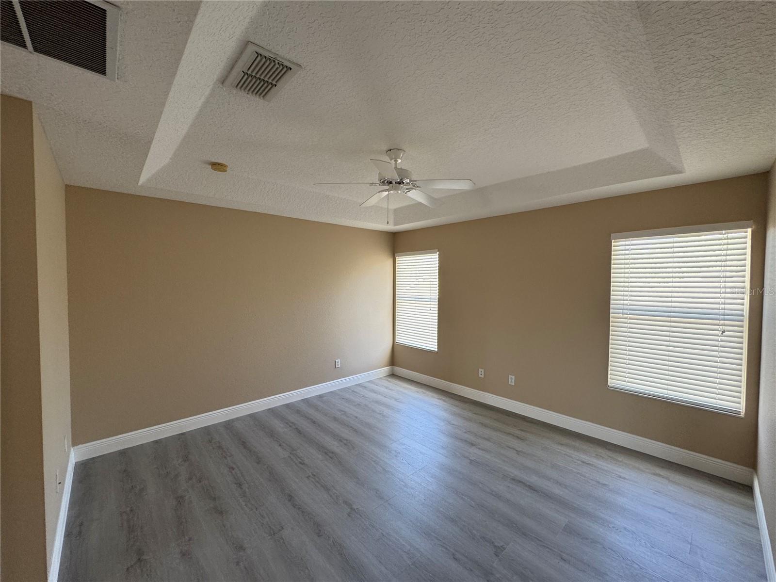 Image 12 of 19 For 5040 Walnut Ridge Drive
