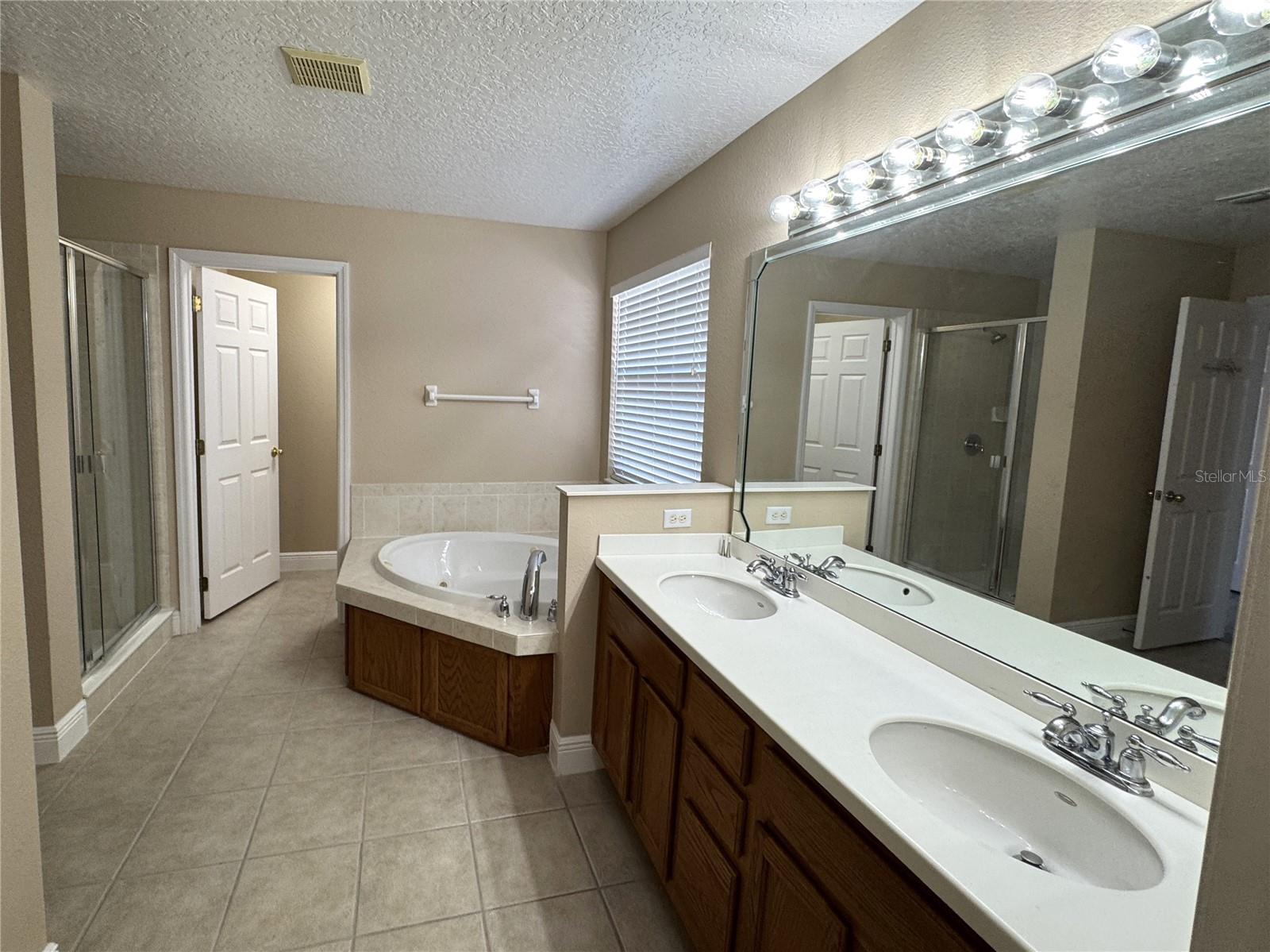 Image 13 of 19 For 5040 Walnut Ridge Drive