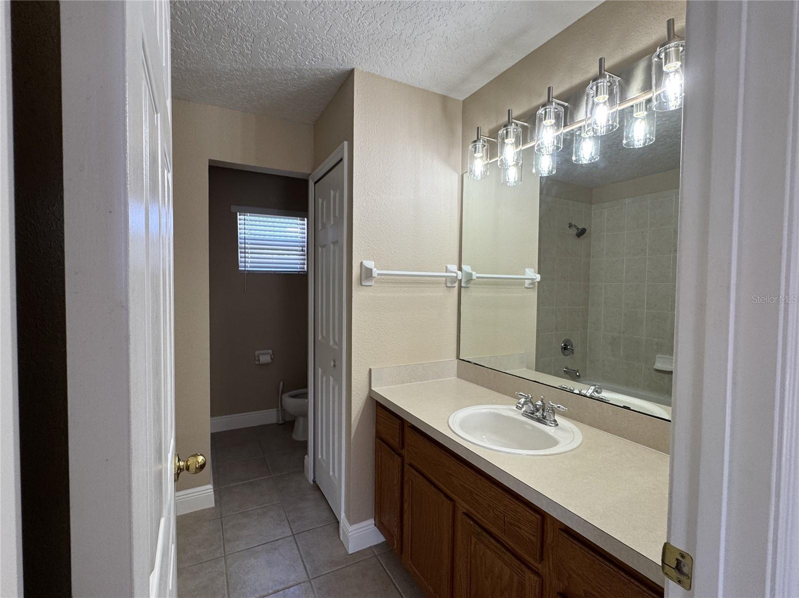 Image 15 of 19 For 5040 Walnut Ridge Drive
