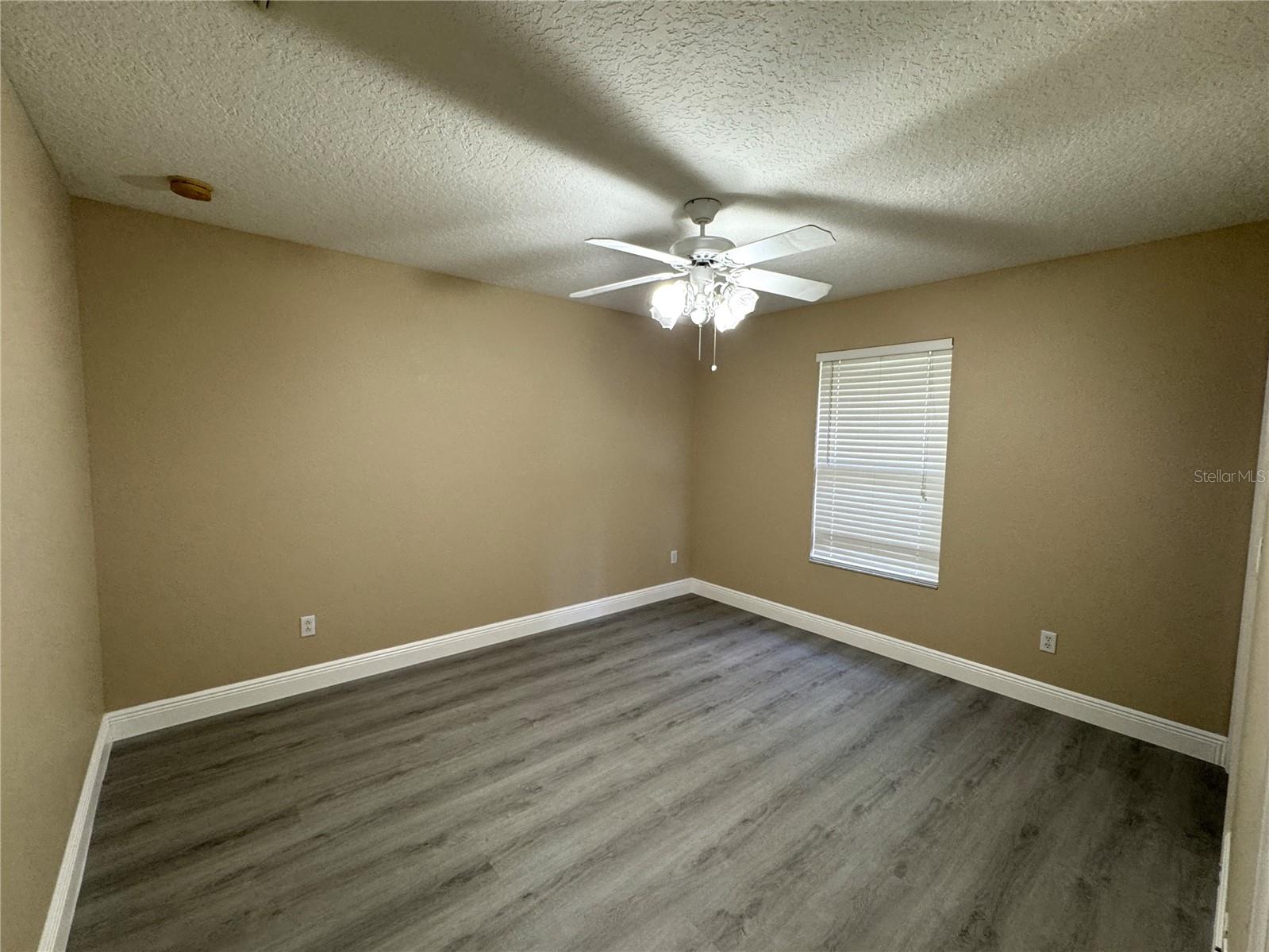 Image 17 of 19 For 5040 Walnut Ridge Drive