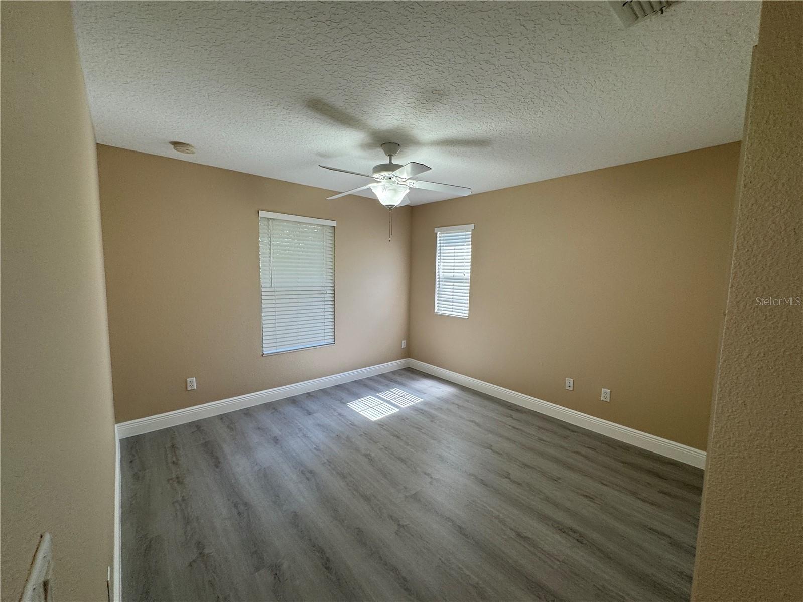 Image 18 of 19 For 5040 Walnut Ridge Drive