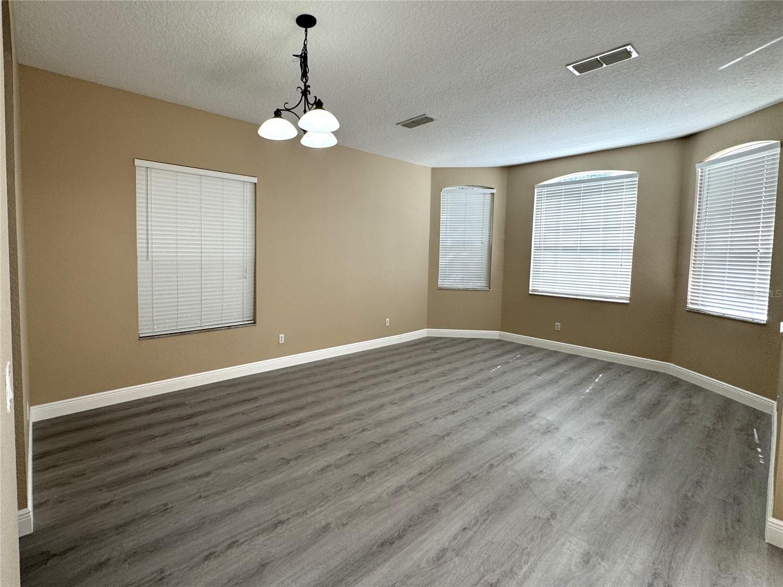 Image 3 of 19 For 5040 Walnut Ridge Drive