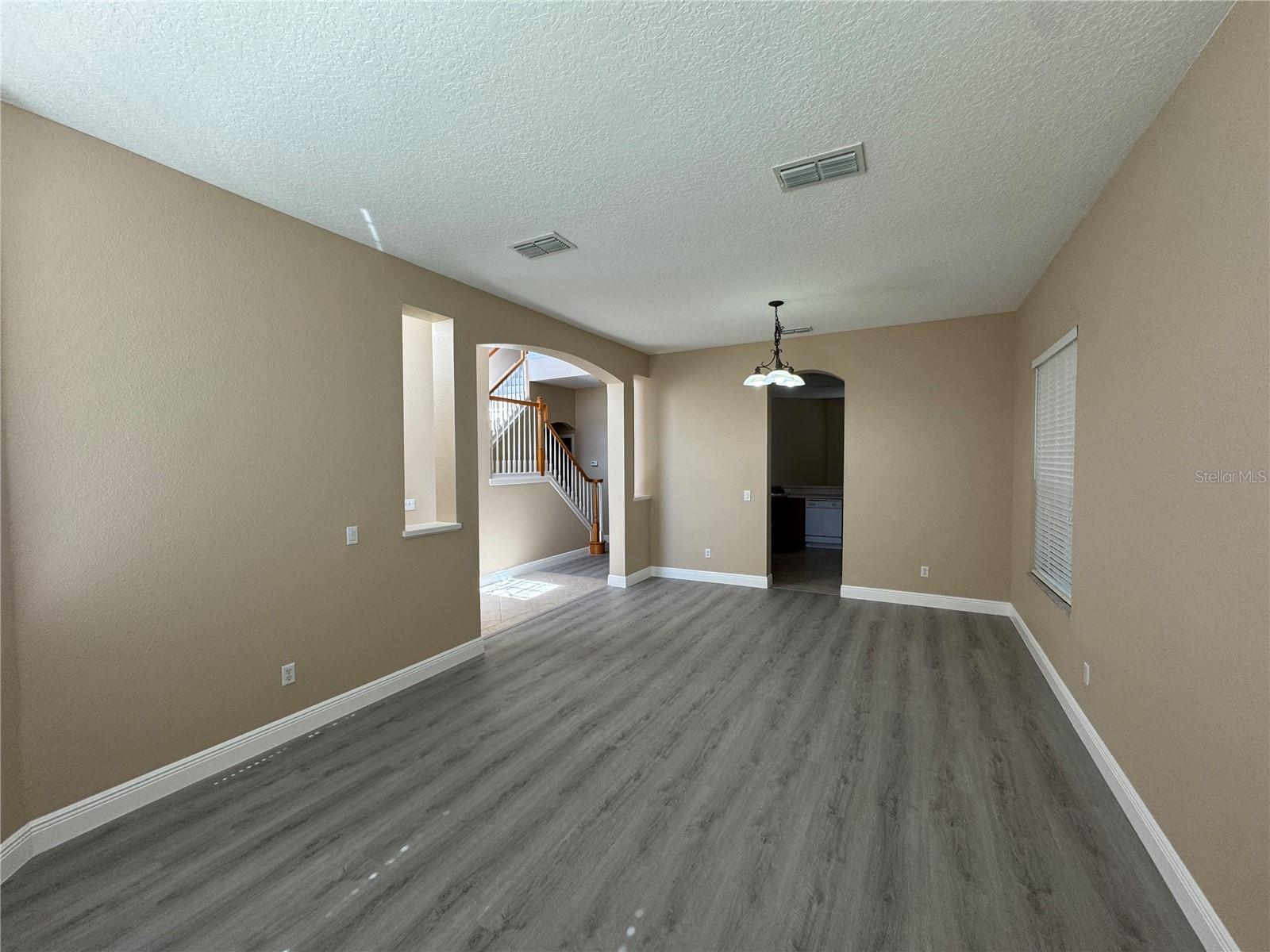 Image 4 of 19 For 5040 Walnut Ridge Drive
