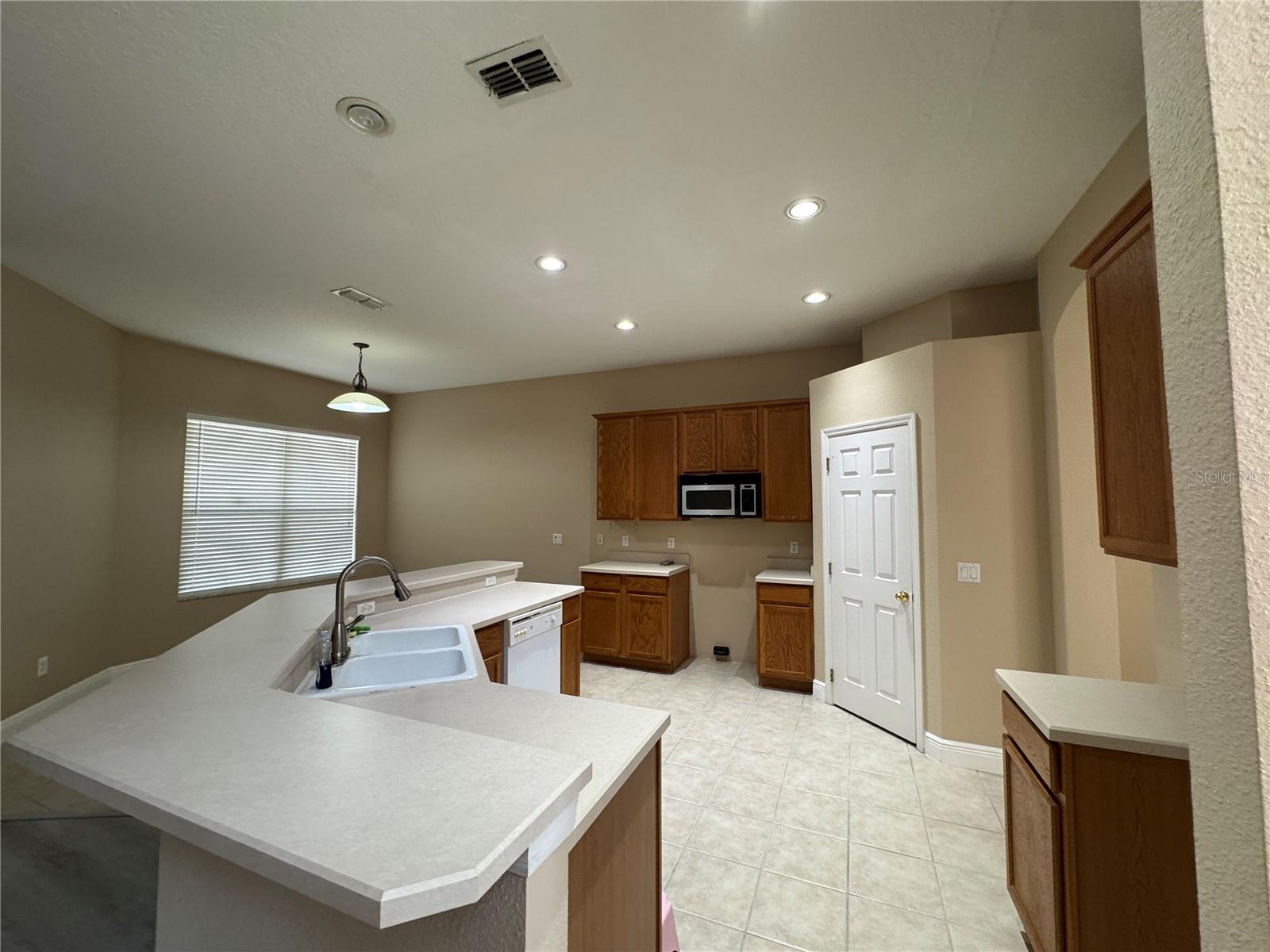 Image 6 of 19 For 5040 Walnut Ridge Drive