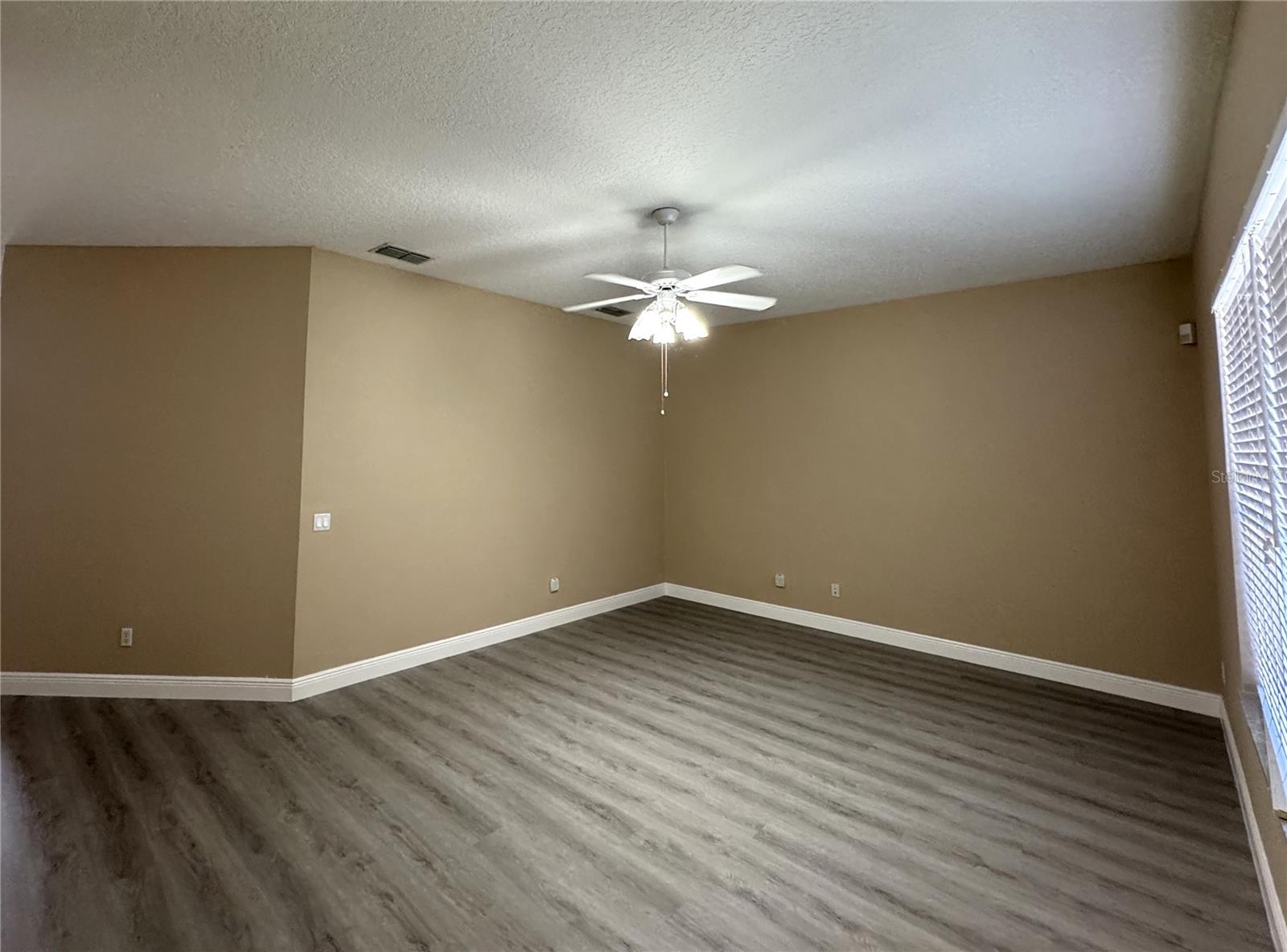 Image 7 of 19 For 5040 Walnut Ridge Drive