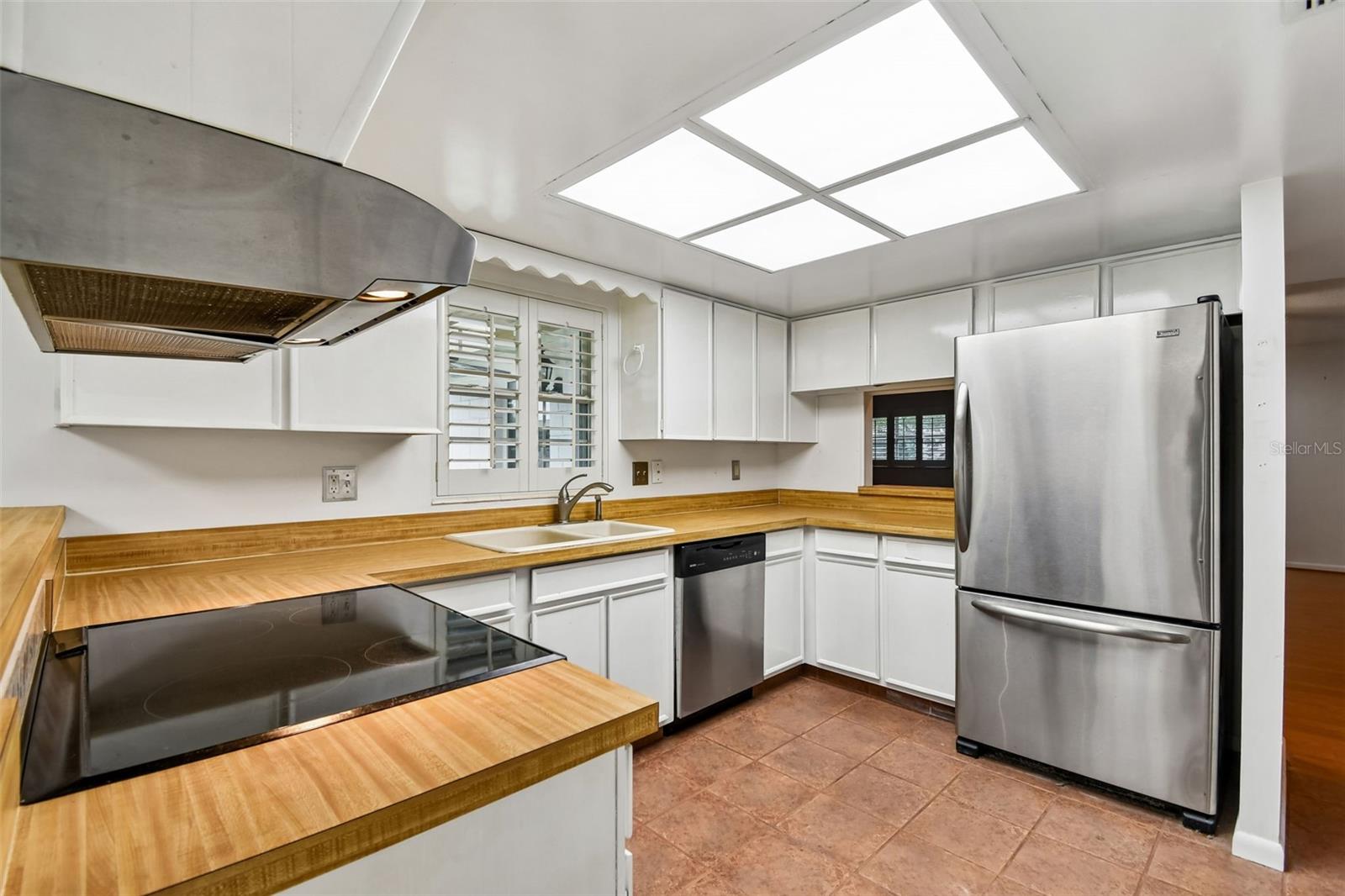 Image 10 of 23 For 661 Selkirk Drive