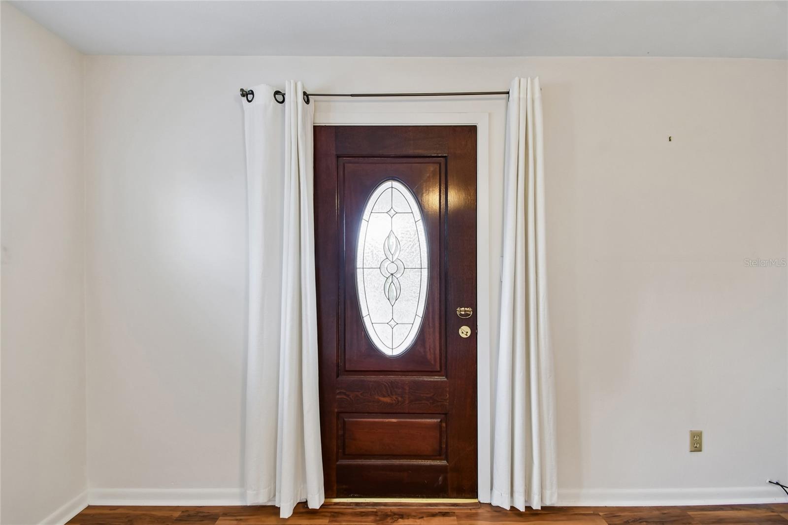 Image 15 of 23 For 661 Selkirk Drive