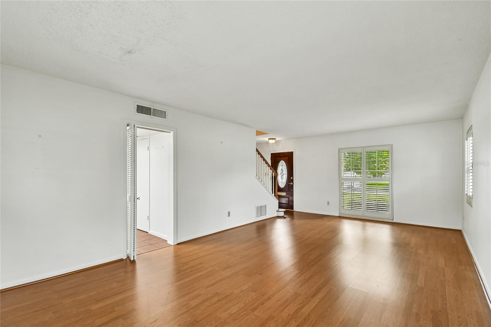 Image 4 of 23 For 661 Selkirk Drive