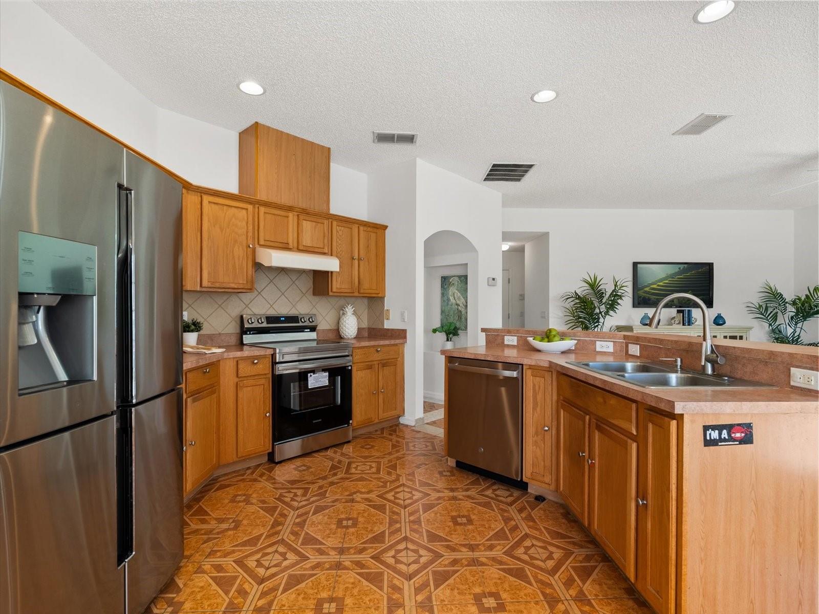 Image 5 of 27 For 2012 Darlin Circle