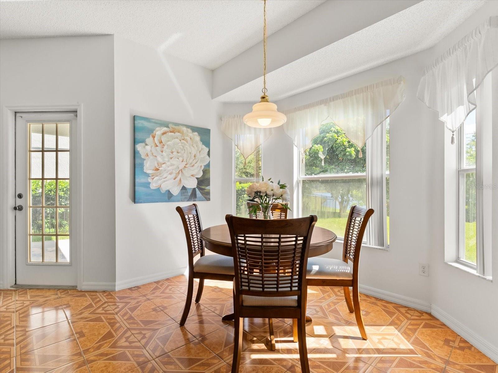 Image 6 of 27 For 2012 Darlin Circle