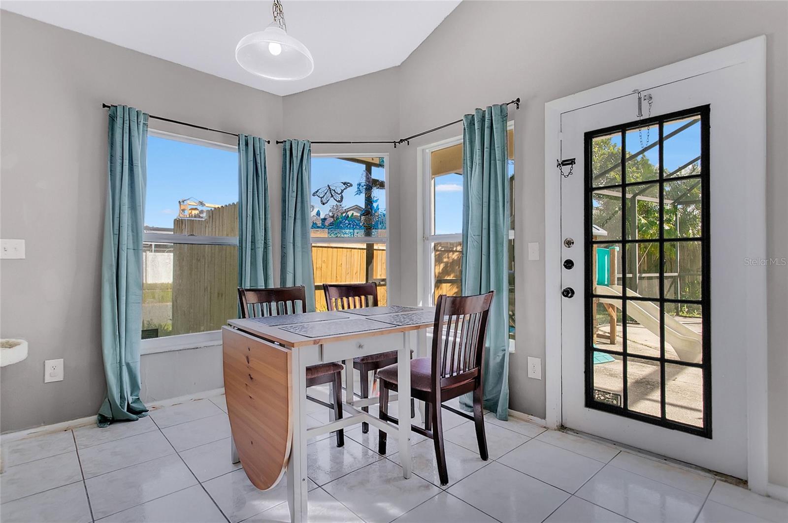 Image 7 of 25 For 2945 Pembridge Street