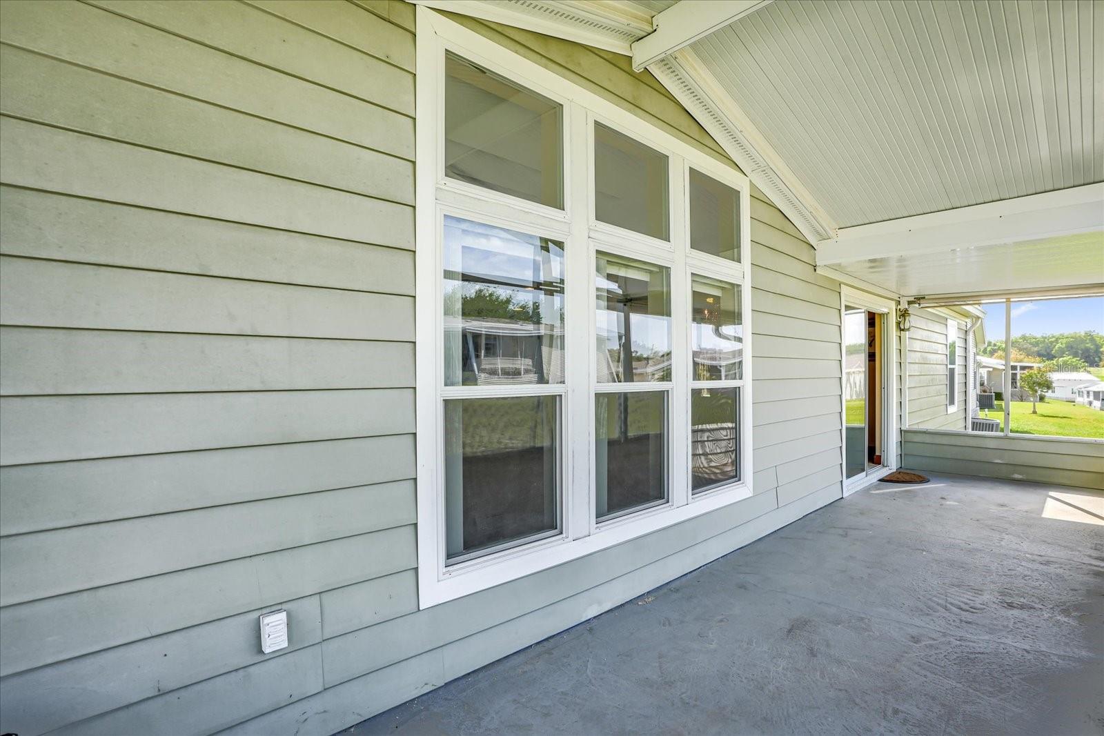 Image 29 of 51 For 4017 Myrtle Oak Court 841