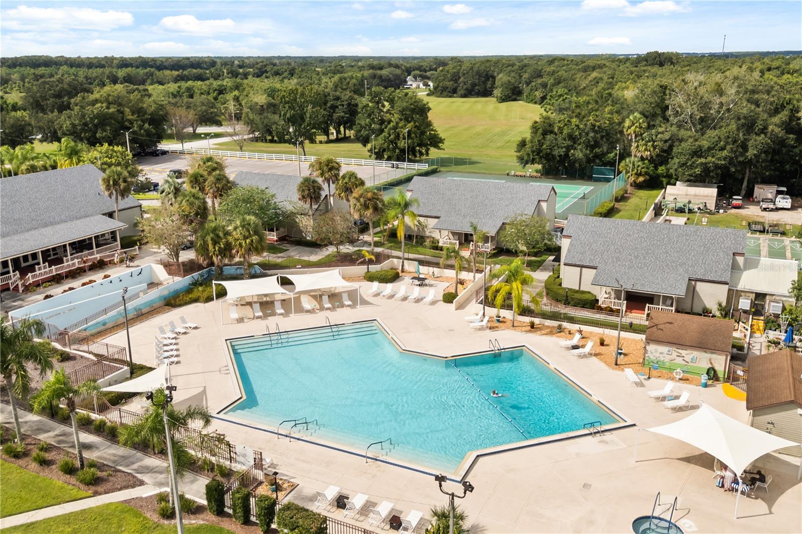 Image 42 of 51 For 4017 Myrtle Oak Court 841