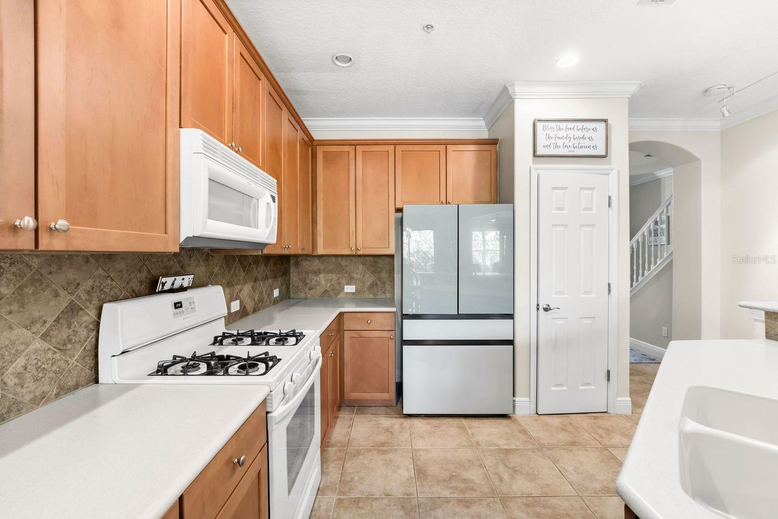 Image 5 of 36 For 827 Assembly Court