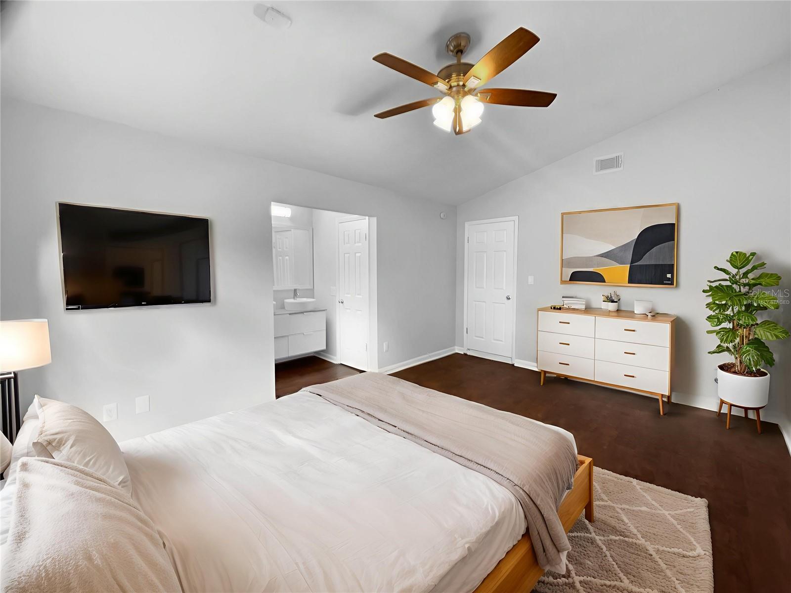 Image 4 of 24 For 5165 Chesapeake Avenue