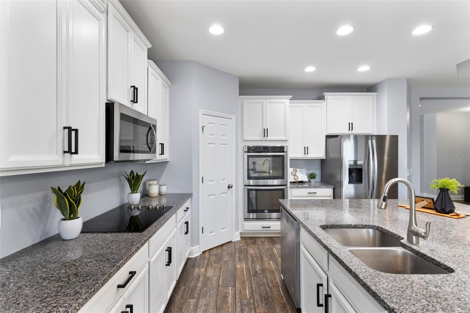 Image 16 of 31 For 709 Bay Bridge Circle