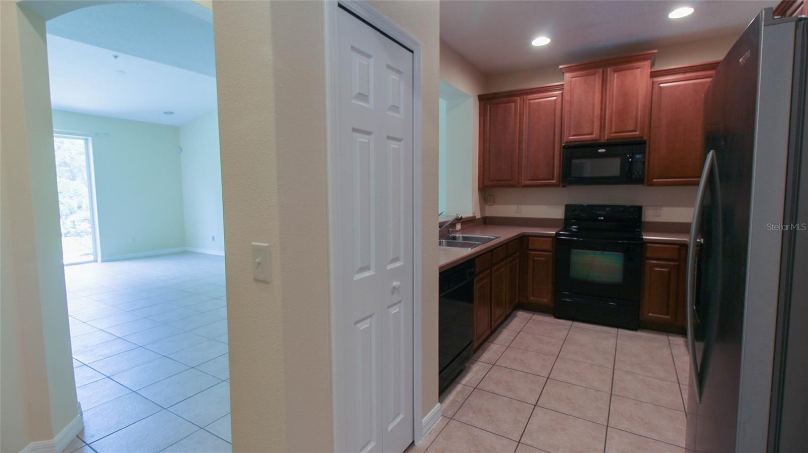 Image 11 of 23 For 952 Davenwood Court