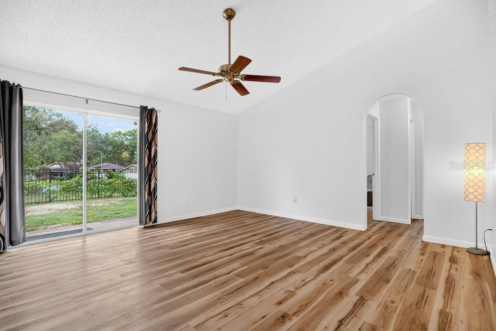 Image 10 of 29 For 928 Royal Oaks Drive