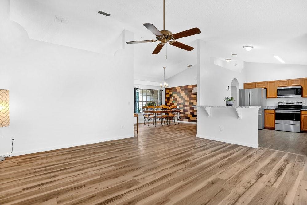 Image 12 of 29 For 928 Royal Oaks Drive