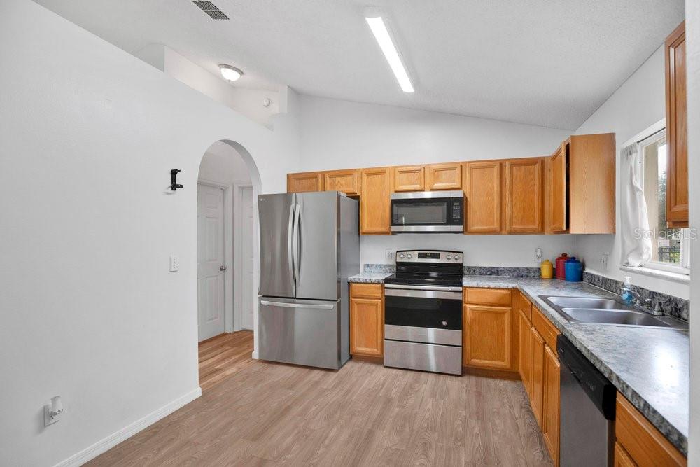 Image 13 of 29 For 928 Royal Oaks Drive