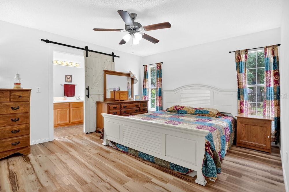 Image 16 of 29 For 928 Royal Oaks Drive