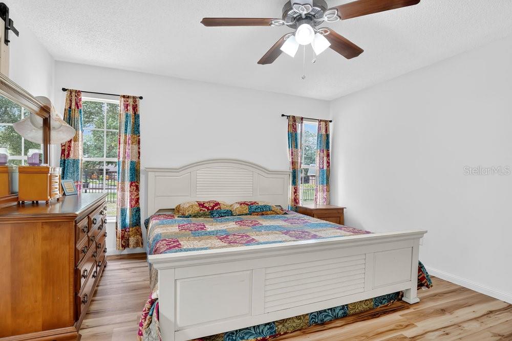 Image 17 of 29 For 928 Royal Oaks Drive