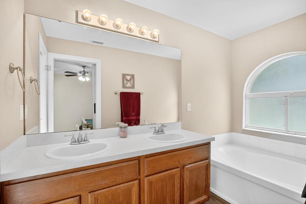 Image 18 of 29 For 928 Royal Oaks Drive