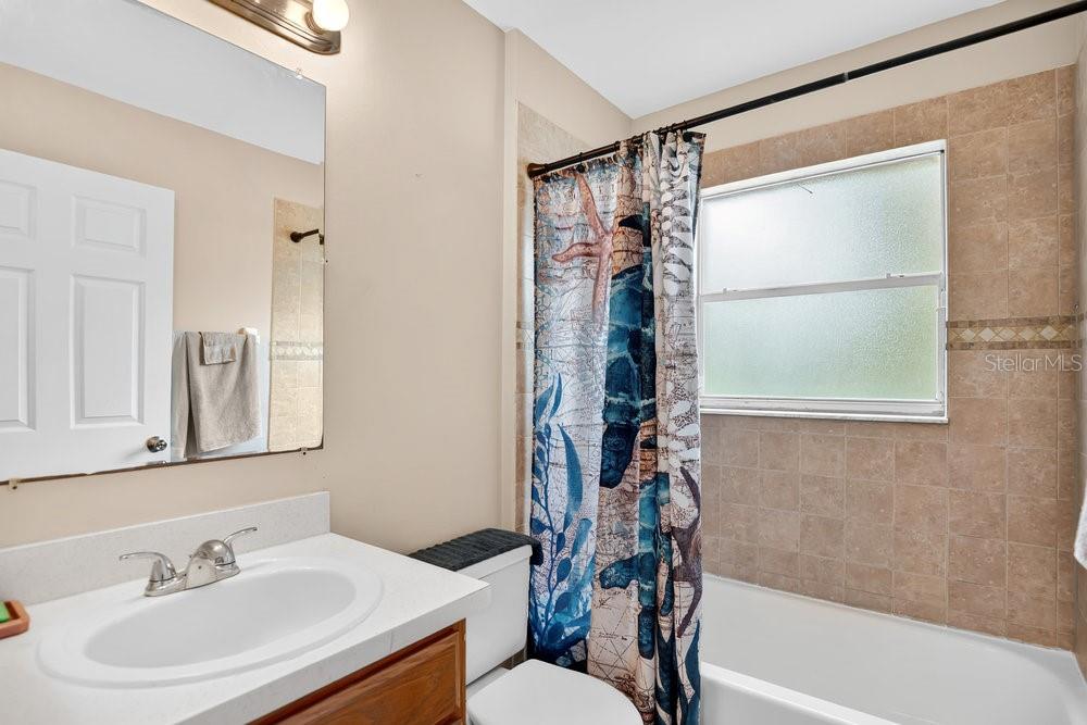 Image 20 of 29 For 928 Royal Oaks Drive