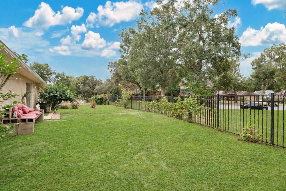 Image 23 of 29 For 928 Royal Oaks Drive