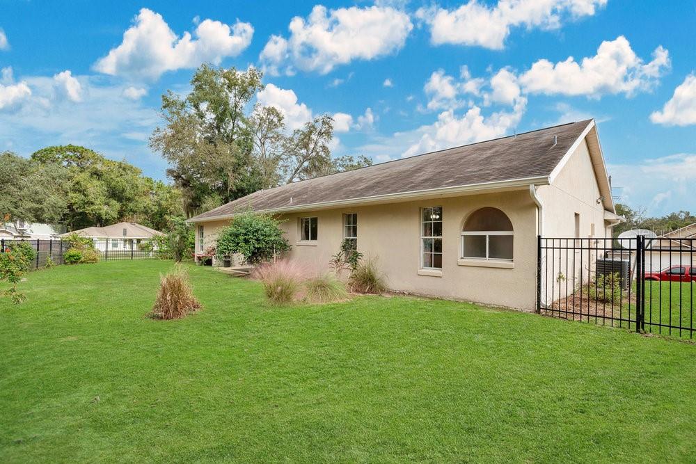 Image 24 of 29 For 928 Royal Oaks Drive