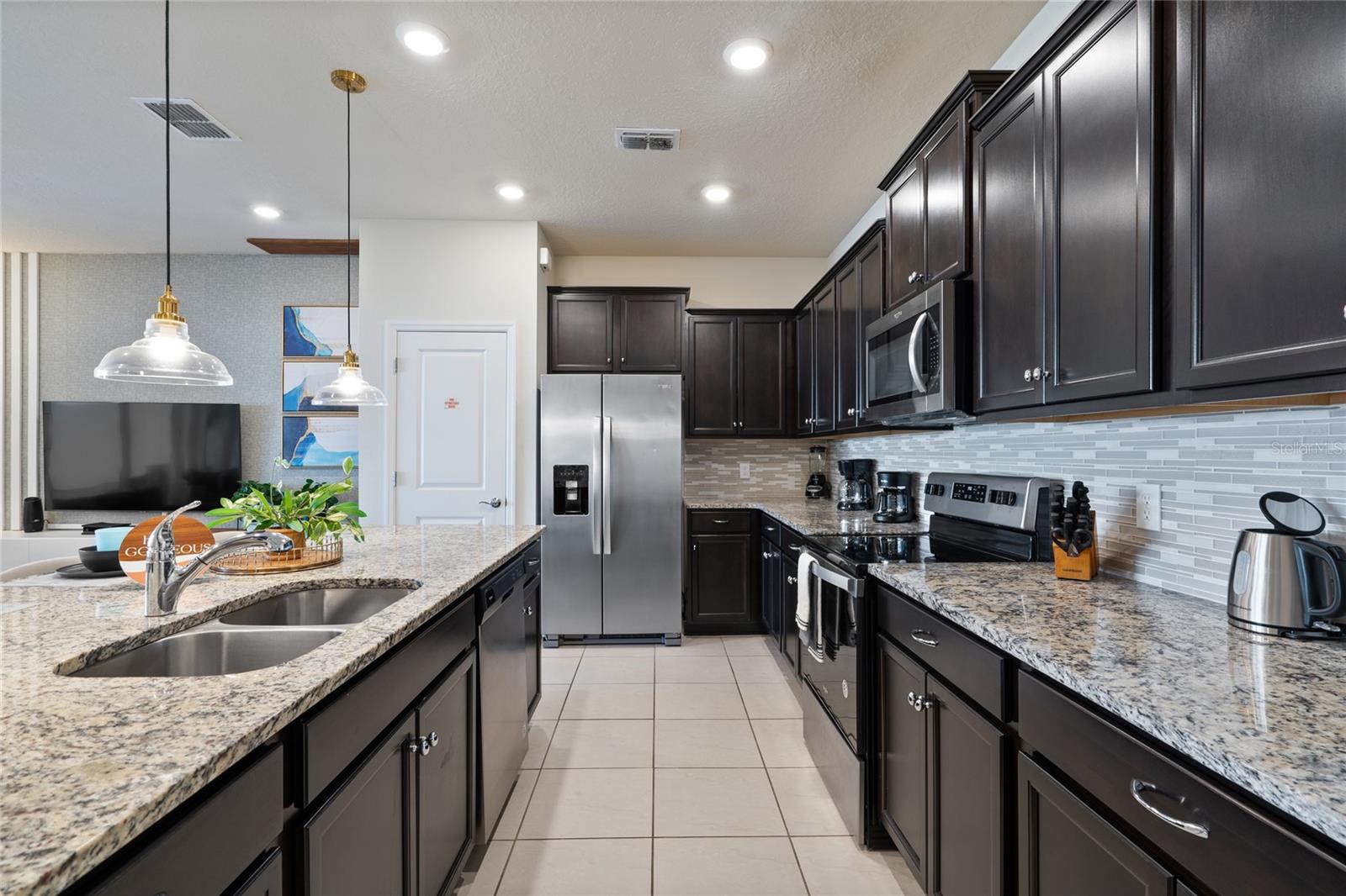 Image 10 of 66 For 627 Jasmine Lane