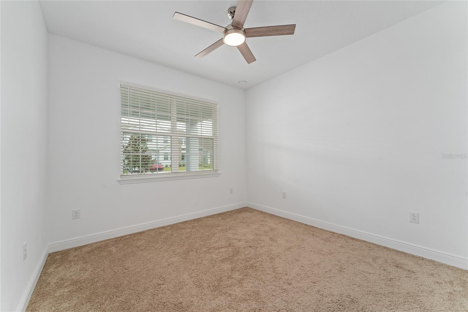 Image 17 of 31 For 19154 Planetree Street