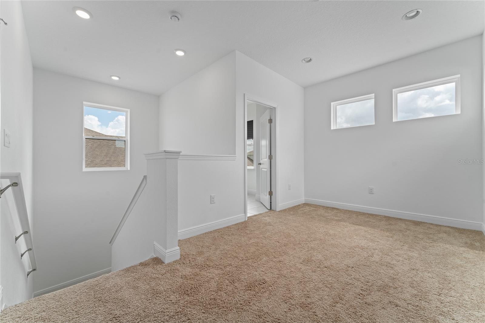 Image 18 of 31 For 19154 Planetree Street