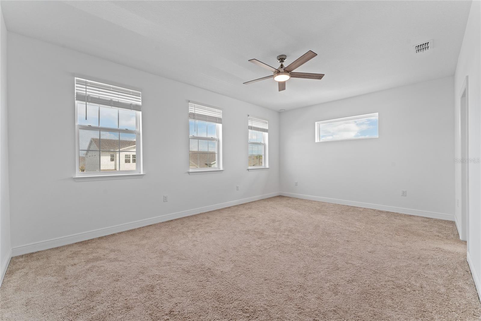 Image 20 of 31 For 19154 Planetree Street