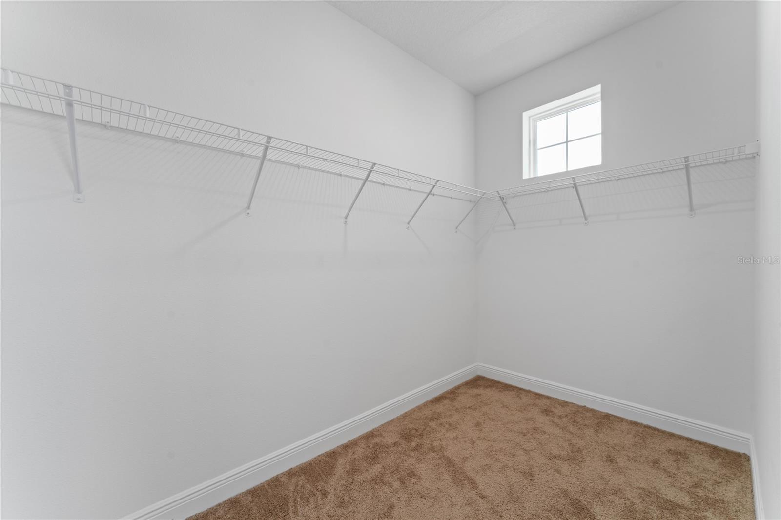 Image 21 of 31 For 19154 Planetree Street