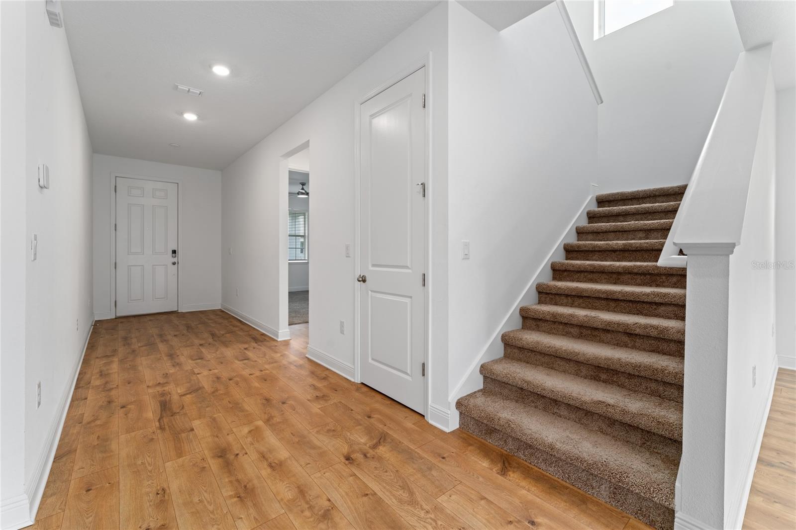 Image 4 of 31 For 19154 Planetree Street