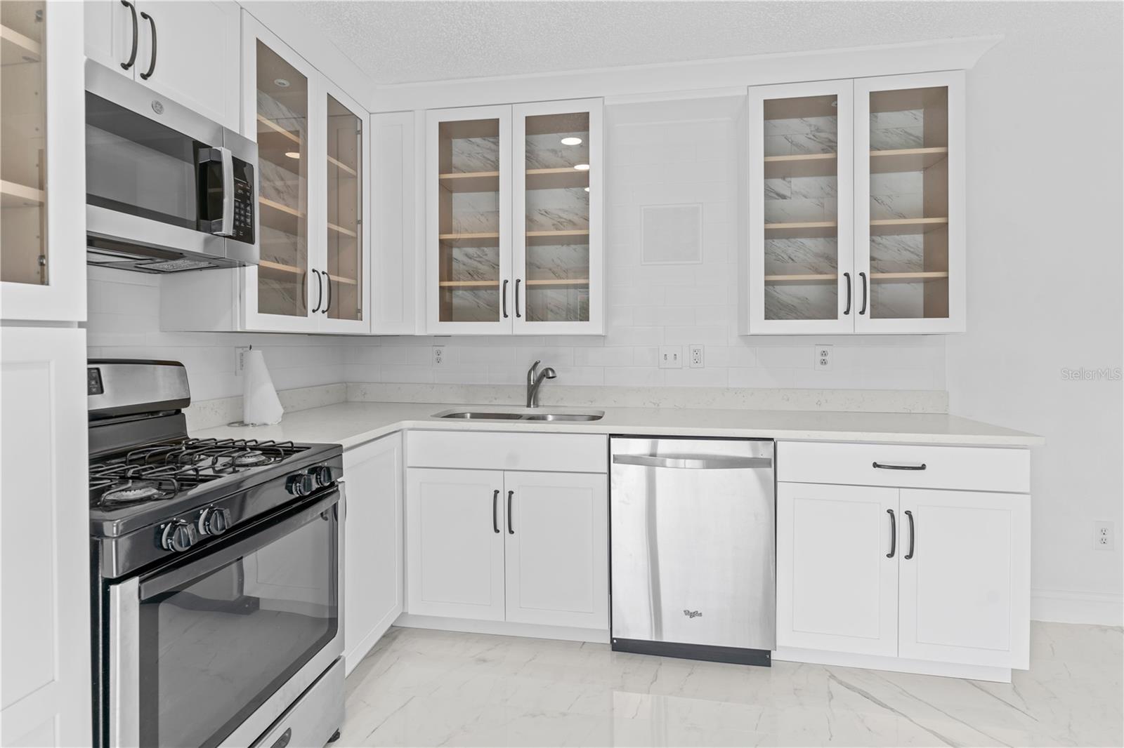 Image 15 of 37 For 421 Rollins Drive