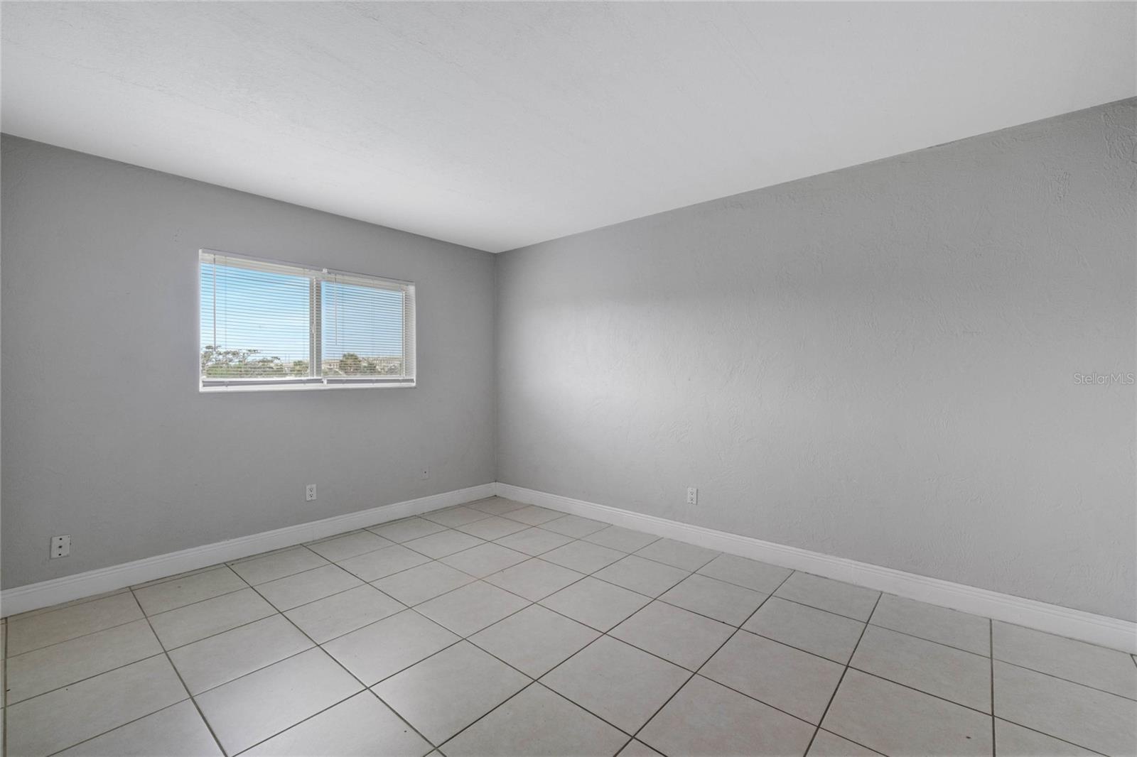 Image 10 of 28 For 900 Peninsula Drive 207