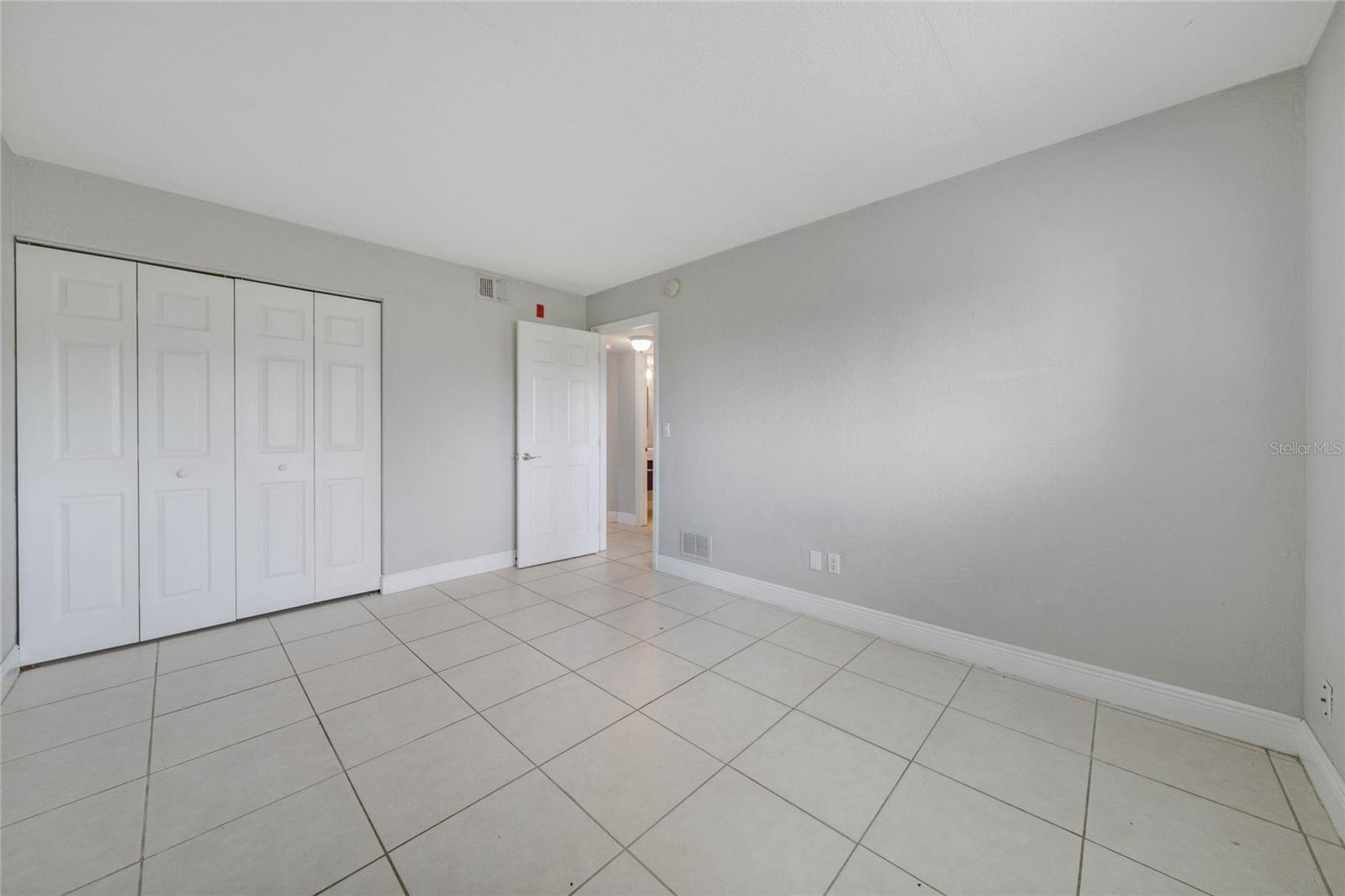 Image 11 of 28 For 900 Peninsula Drive 207