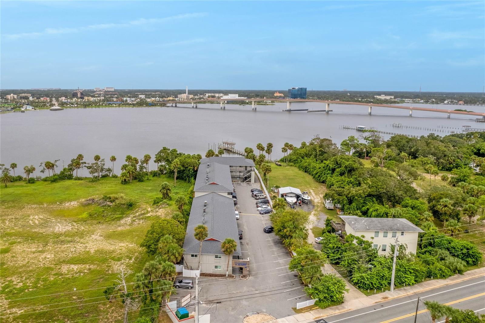 Image 16 of 28 For 900 Peninsula Drive 207