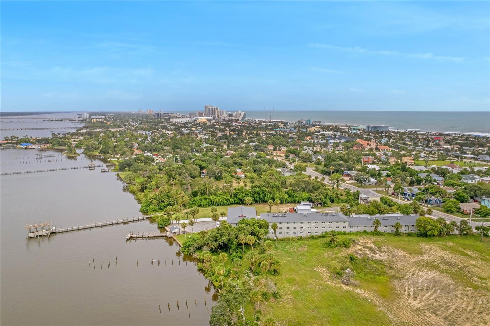 Image 19 of 28 For 900 Peninsula Drive 207