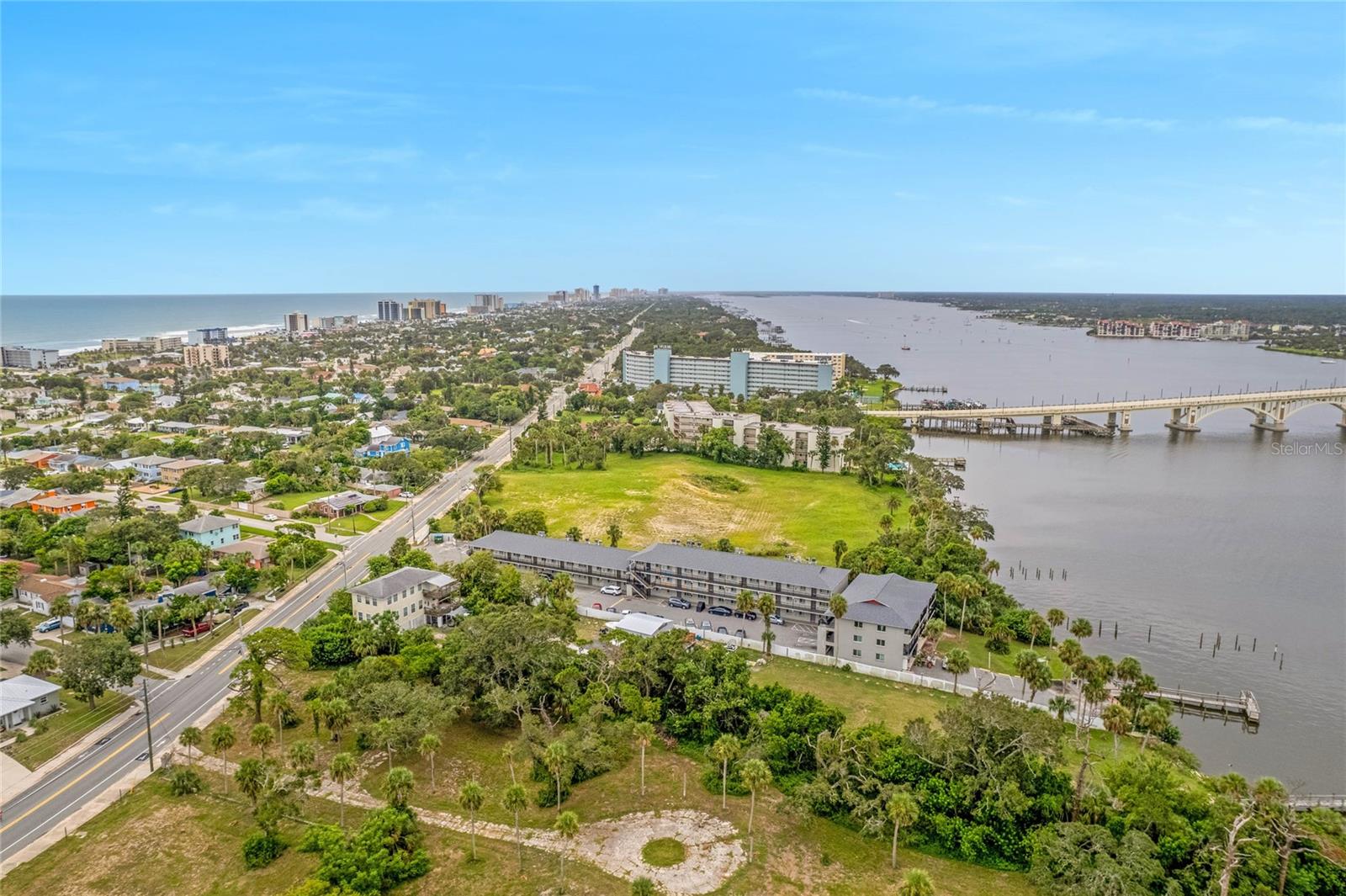 Image 24 of 28 For 900 Peninsula Drive 207