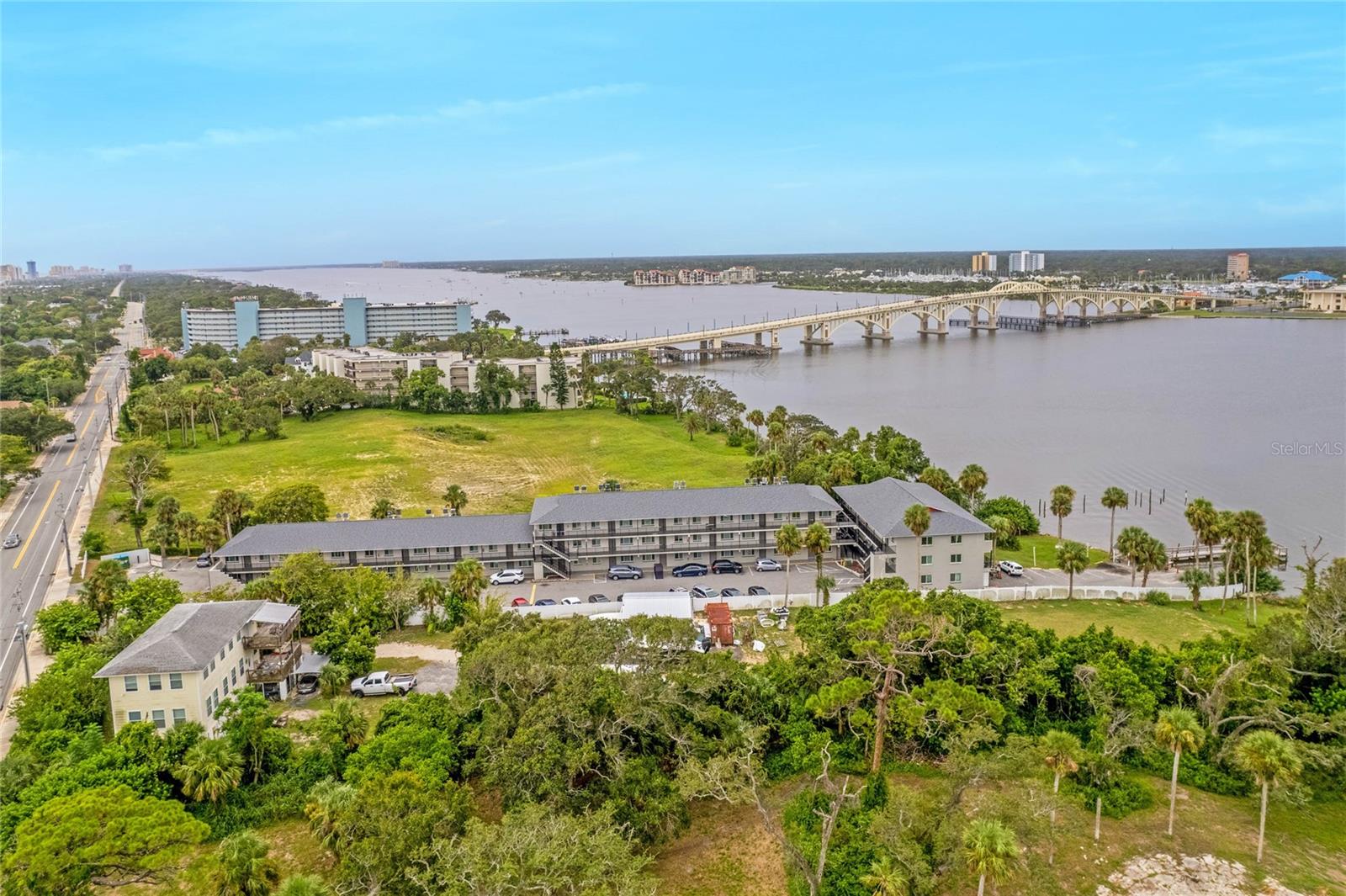 Image 25 of 28 For 900 Peninsula Drive 207