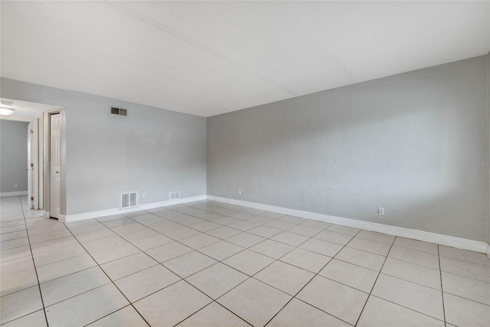 Image 4 of 28 For 900 Peninsula Drive 207