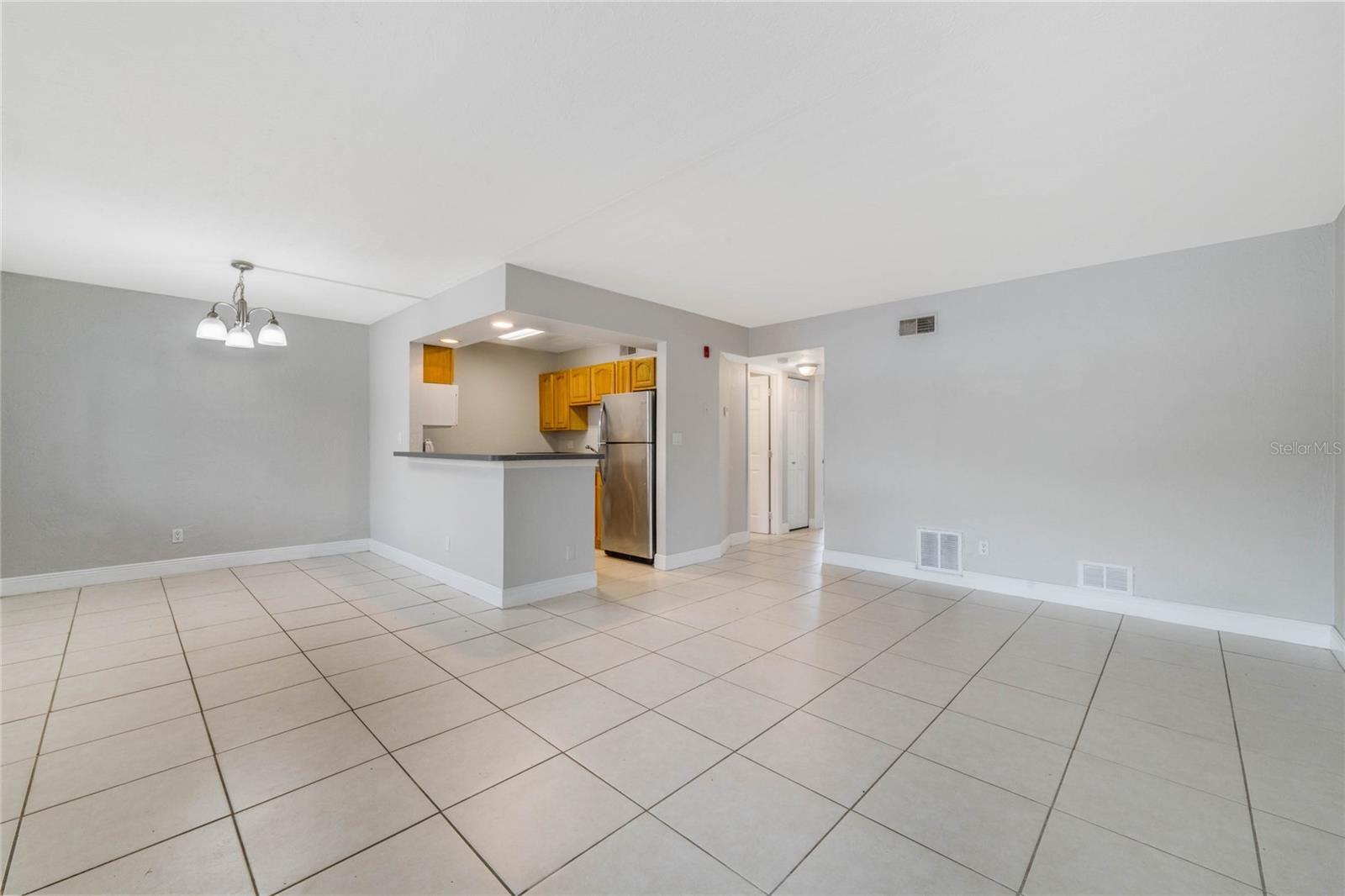 Image 5 of 28 For 900 Peninsula Drive 207