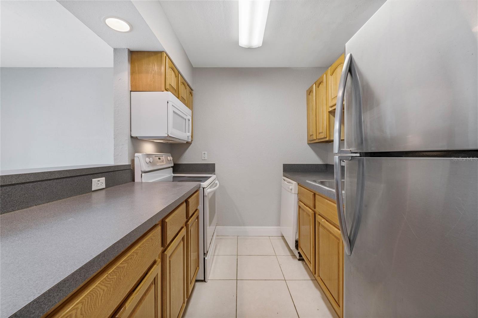 Image 7 of 28 For 900 Peninsula Drive 207