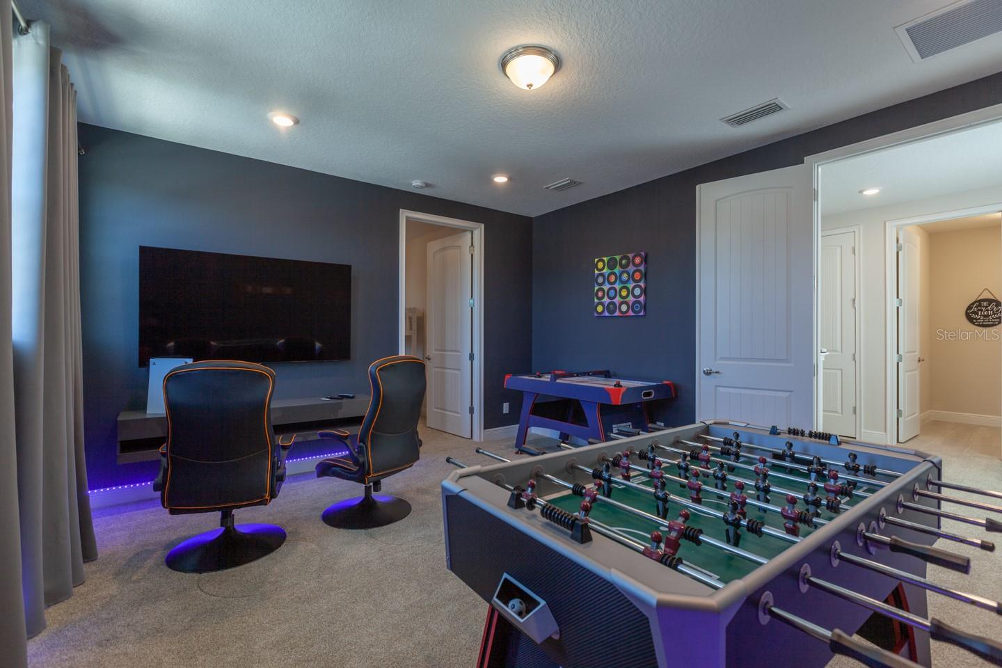 Image 13 of 69 For 404 Southfield Street