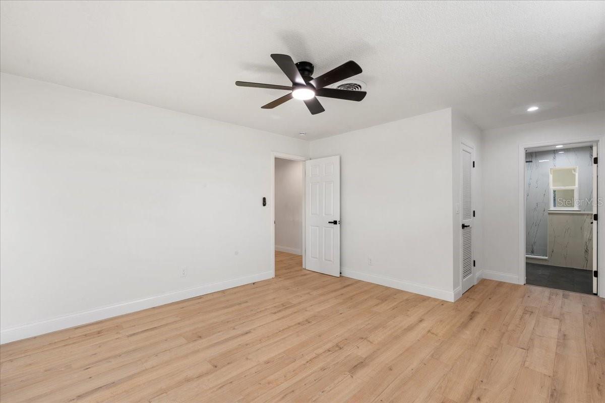 Image 10 of 42 For 4991 Tangerine Avenue